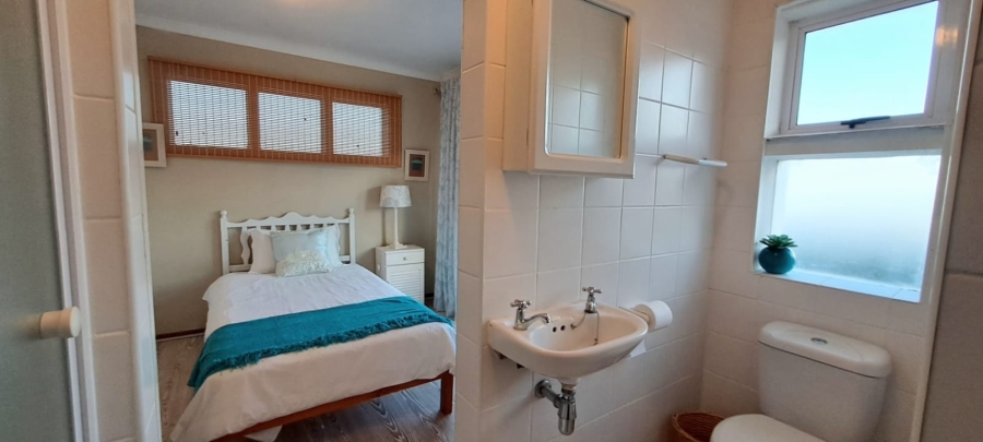 To Let 5 Bedroom Property for Rent in Vermont Western Cape